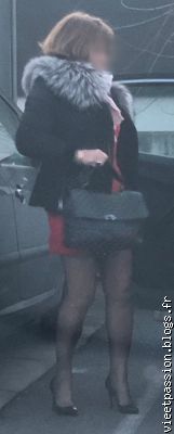 Petite fin d apr&egrave;s midi shopping,robe rouge,talon Louboutin,bas cervin