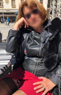 Toujours tr&egrave;s f&eacute;minine mais en restant toujours discr&egrave;te !!